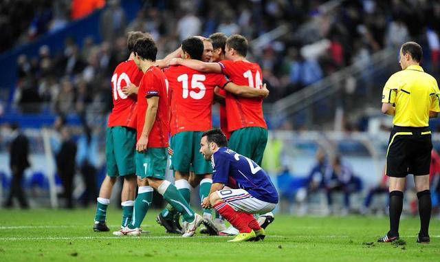 阿贾克斯击败阿尔克马尔，荷甲竞争持续升温(阿贾克斯haller)